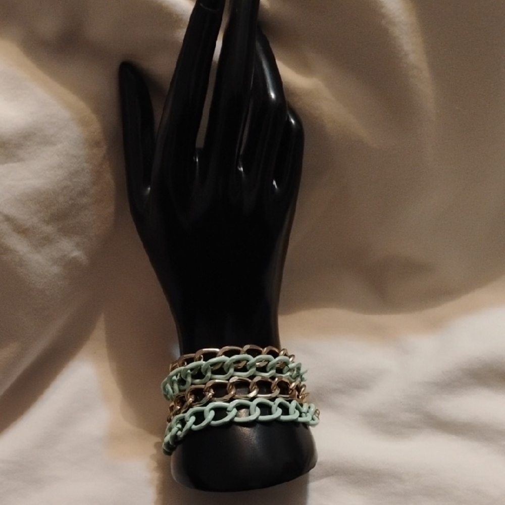 Chic Mint and Gold Chain Bracelet